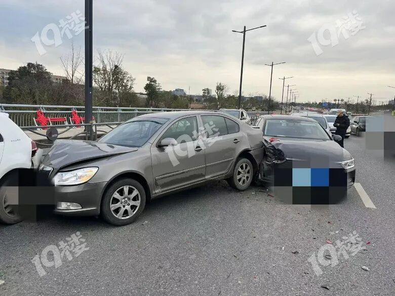 又是大连撞!嘉兴东升西路大桥突发连环车祸!
