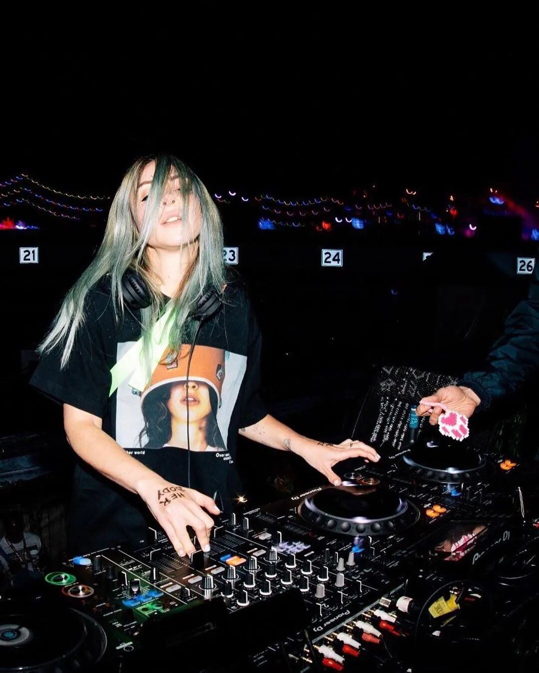 蹦迪时穿什么会让女孩懒得理你?