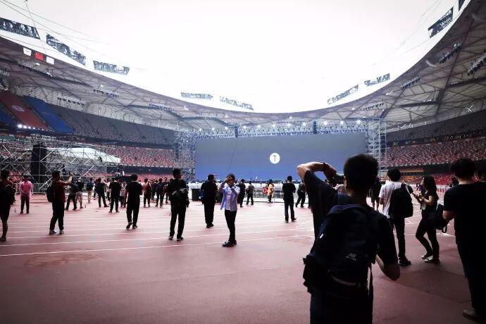 联想电脑截图快捷键 坚果R1撞脸努比亚Z18，坚果TNT电脑被指没市场，“情怀”老罗这次成败几何？