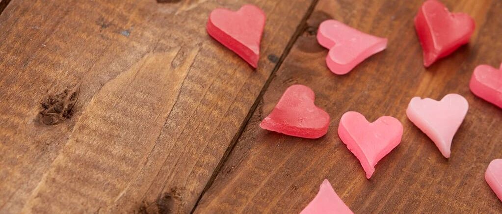 男性和女性表达爱的方式有何不同？七夕七篇论文一探究竟