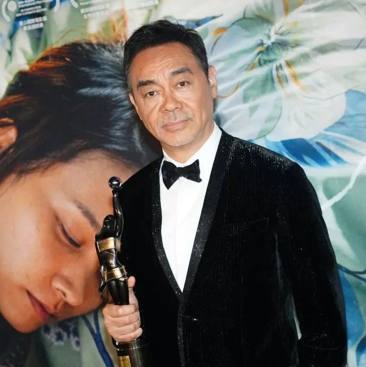 劉青雲與影迷合照笑容和藹無架子,一身打扮獲讚「最強街坊裝」