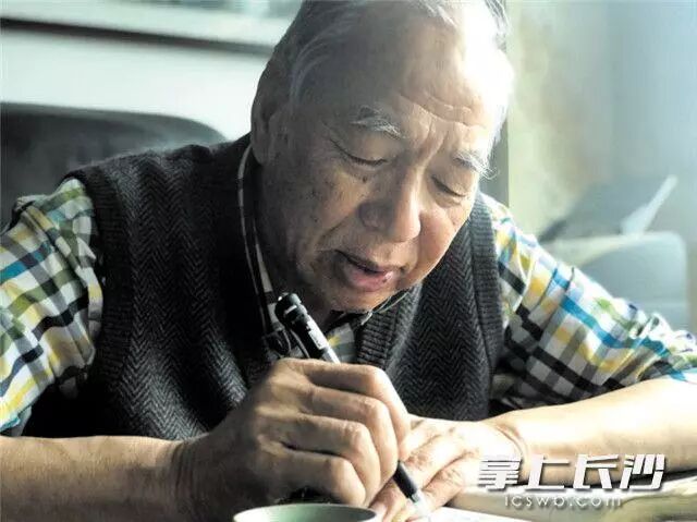 侯氏定理背后的84岁老先生：数学爱我，我爱数学