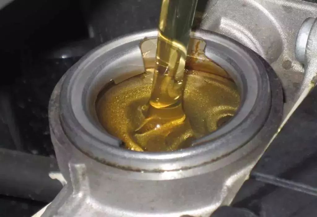 机油可以混着用吗?不同的机油混用会有什么后果?-微信头条网 机油可以混着用吗?不同的机油混用会有什么后果?
