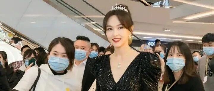 唐嫣生图和精修图没差别，腰细肤美像少女一般，让人羡慕极了