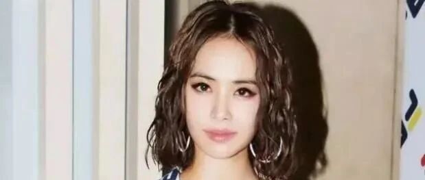 蔡依林这身穿搭大胆又性感，紧身运动装将好身材全显露出来了!