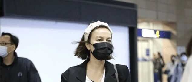 网友晒吴昕素颜照，眼眶凹陷额头大，确实没有上妆后精致！