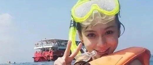 杨颖玩冲浪，海上飘还不忘摆造型一点不失态，妥妥女神范！