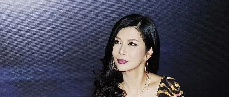 吴家丽不愧是港片中的性感女神，近60岁仍风韵犹存！