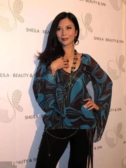 吴家丽不愧是港片中的性感女神,近60岁仍风韵犹存!-微信头条网 吴家丽不愧是港片中的性感女神,近60岁仍风韵犹存!