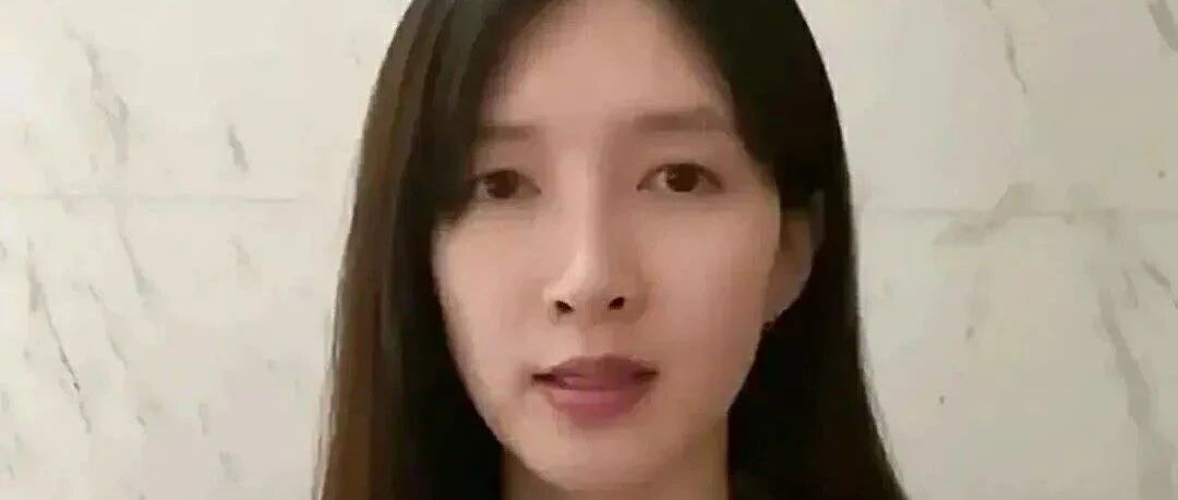 江疏影素颜落落大方，开直播虽没网红吸睛，但是纯天然脸看着舒服