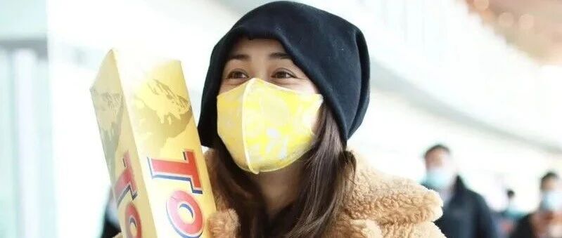 刘芸穿毛绒外套，裹得太厚实看着都热，一点不考虑真实天气