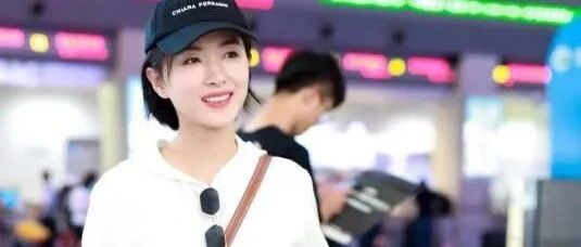 万茜穿衣水平还是值得点赞，裙子叠穿“嫩”成十八岁！