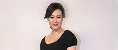 离开滤镜太现实了！邬君梅生图下掩盖不住衰老，完全是靠气场撑着