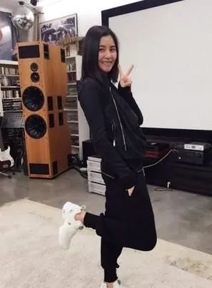 郑伊健蒙嘉慧超甜!素颜买菜还不忘牵手秀恩爱,典型的模范夫妻-微信头条网 郑伊健蒙嘉慧超甜!素颜买菜还不忘牵手秀恩爱,典型的模范夫妻