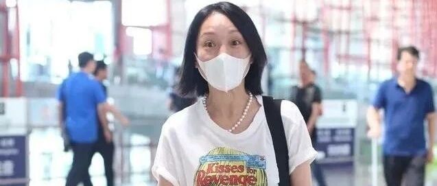 周迅真是个性十足,不化妆不打扮素颜出镜,把真性情演绎得很自然