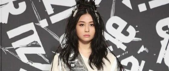 邱淑贞女儿沈月穿衣风格“另类”，但凭借超高颜值撑起台风