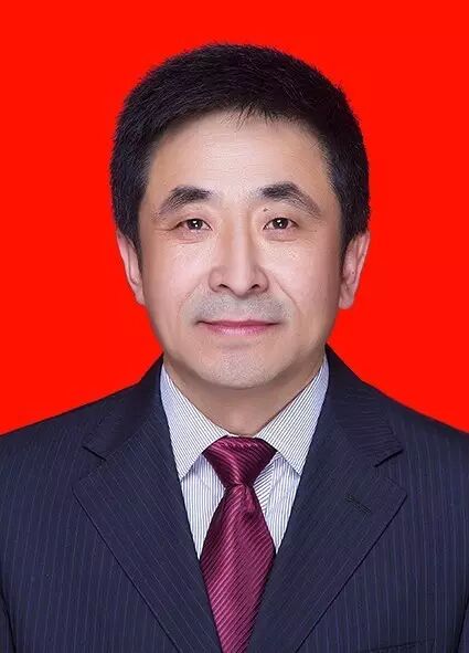 马德明,回族,1973年10月出生,中央党校大学学历.