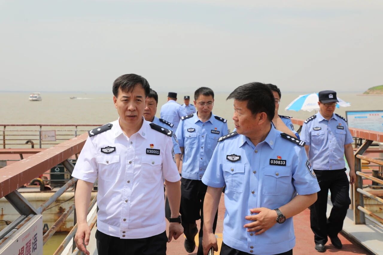 在调研指导过程中,毛振海副市长先后来到黄河海勃湾水