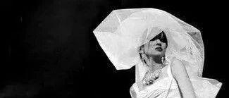 和张国荣同年去世，刘德华抬棺，谢霆锋捧像：她的40年人生，堪为传奇