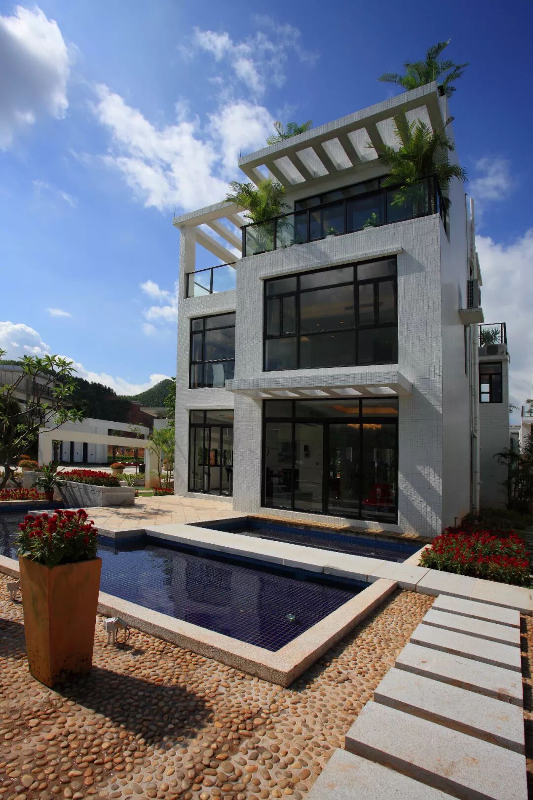 肇庆祈福海岸震惊独栋别墅8字头买三层得四层不限购