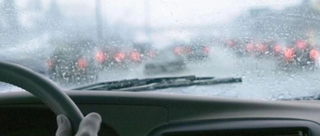 不管车子高低配，暴雨天开车这功能要关闭了，否则发动机容易报废