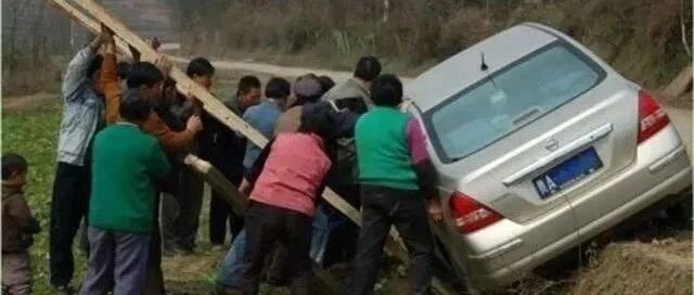 教你一招轻松判断车轮位置和宽度，从此回乡下，回老家，不再怕掉田里