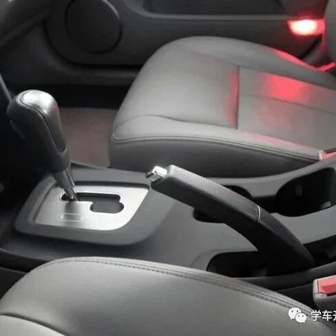 汽车上即将消失的配置，车主拍手叫好，早该淘汰了