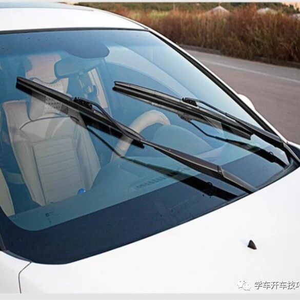 开车10年才知道，雨刮器隐藏了4个超实用功能，现在知道还不晚！