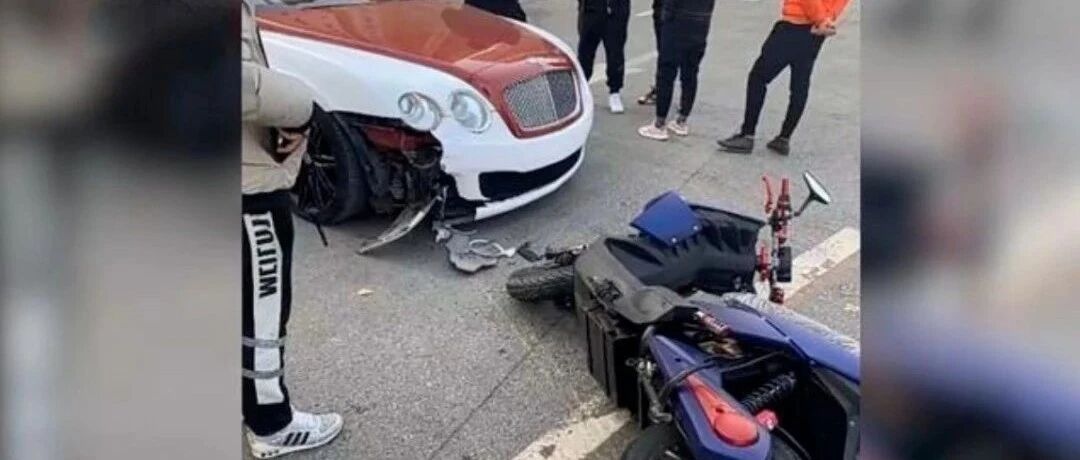 辽宁省一外卖小哥撞断宾利保险杠，宾利女车主害羞称：你赔300000块钱就可以了！