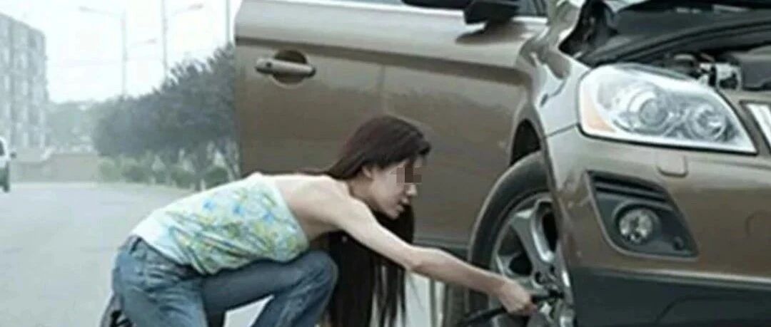 女车主开车途中突然熄火无法启动，打开引擎盖一看：这些礼物我收下了！