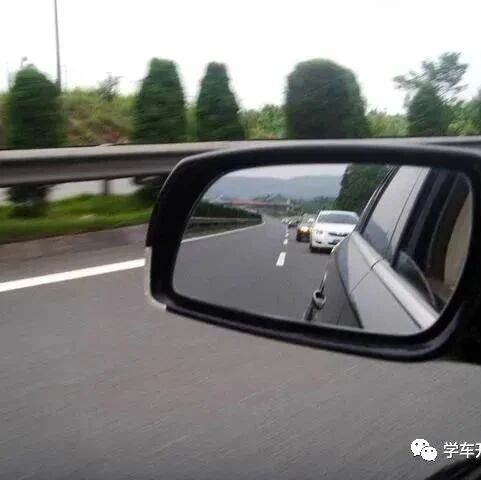 “会开车”和“会开车”完全是两个概念，，这才是真正的“高手”，一般人有2个就不错了