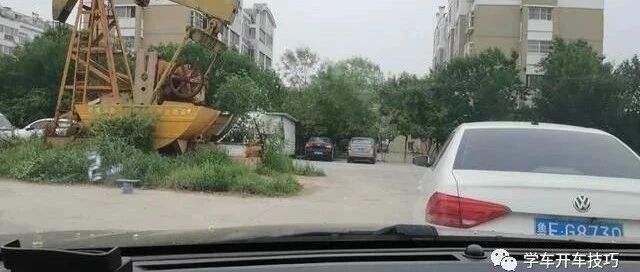 新手司机如何培养车感判断车距，防止剐蹭前车，可以试试这个方法