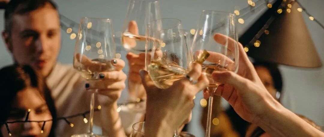 经常喝酒吃解酒药还是护肝片效果好？缓解酒后不适，这些药物最合适！