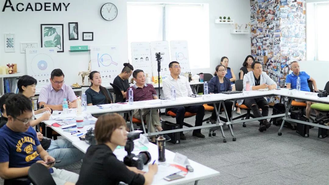 豪雅镜片 大健康时代下的近视防控新突破 | 豪雅新乐学镜片媒体见面会在沪召开