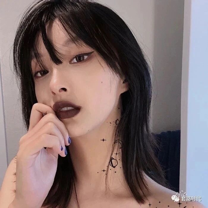 “发一个你手机里最好笑的梗，让人笑到窜稀那种！”