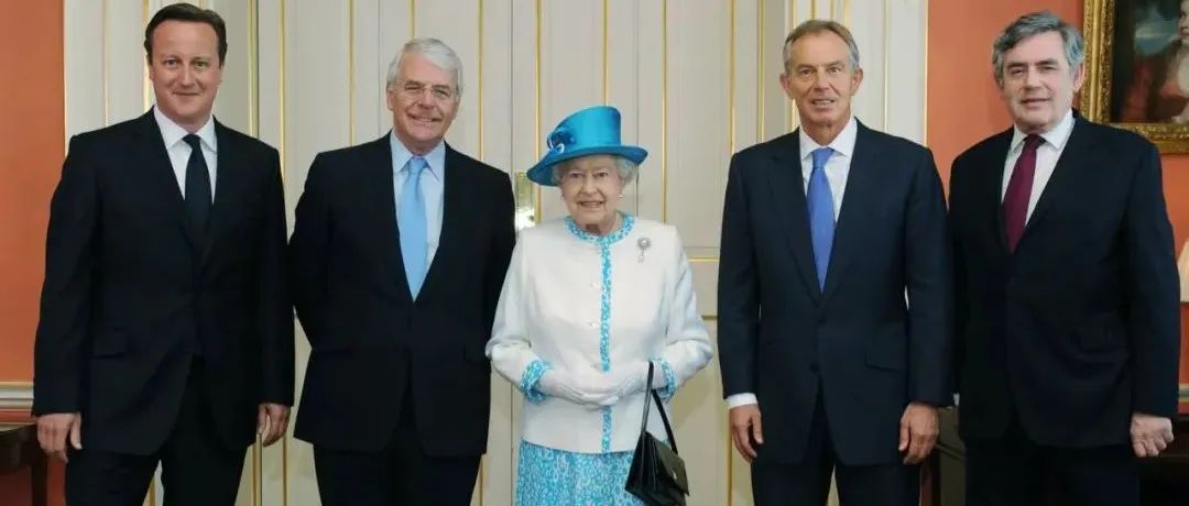 英国女王和她的十五位首相 | 半城视野