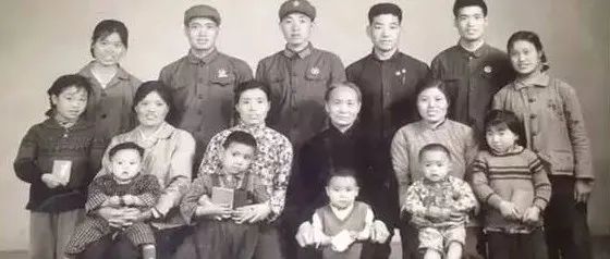老贾家的女人们：时代浮沉中的中国女性命运 | 品读本