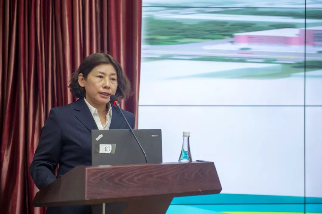 纪检委书记张亚珍宣读了医院首期pdca循环项目获奖名单.