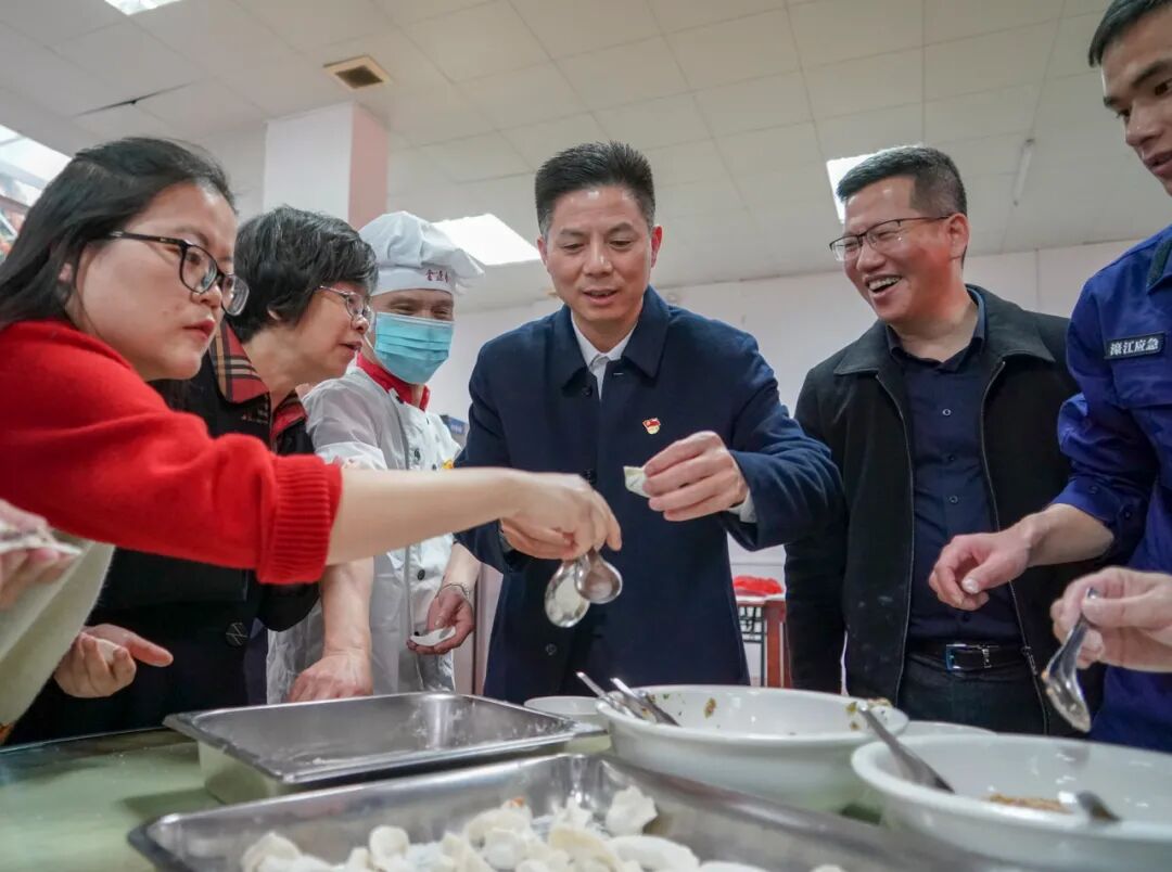 就地过年 共叙"濠"情!濠江区委主要领导慰问留濠过年异地务工人员和值