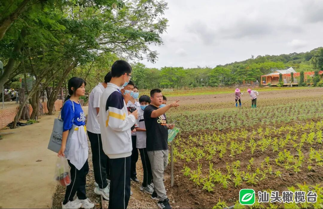 濠江区达濠二中教师李国辉告诉记者:"这次活动可以让学生了解我们地球