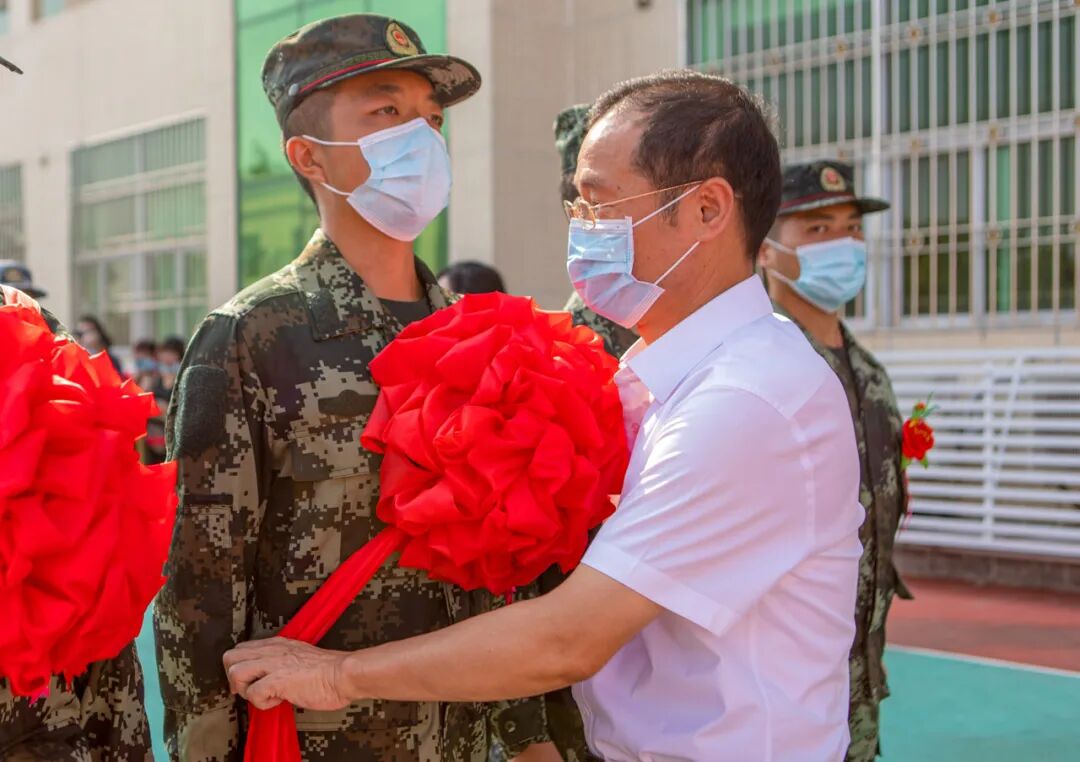 2021年濠江区秋季新兵入伍尊崇活动在区人武部举行