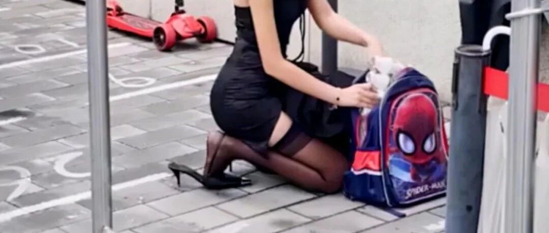 “妈妈，你换一身衣服吧！”开家长会，儿子的哭求让宝妈愣住了