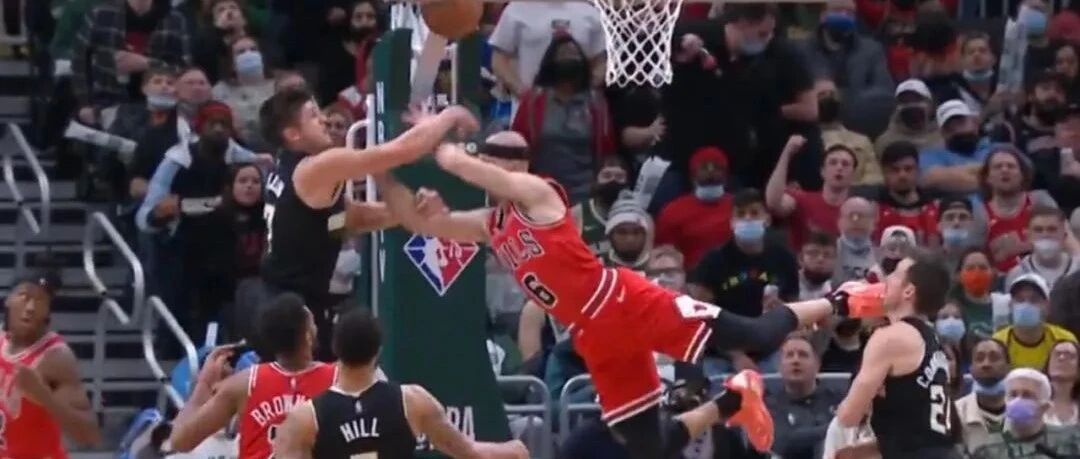真TM脏啊！这一摔，差点毁掉卡鲁索的NBA生涯……