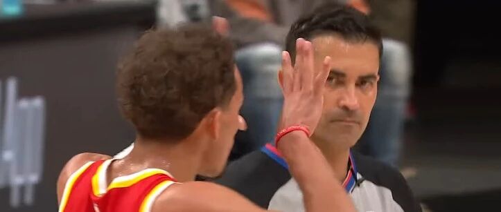 疯了！公开侮辱裁判！完了完了，他要被官方处罚……