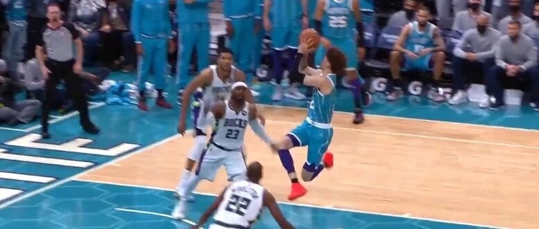 准绝杀！三球牛逼！极限抛投双杀雄鹿！字母哥惨遭戏耍……