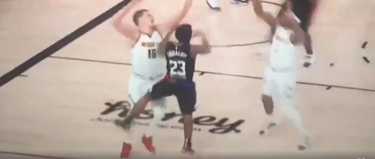 17中4！末节0分！伦纳德罕见装死！约老师被路威踢到蛋蛋了