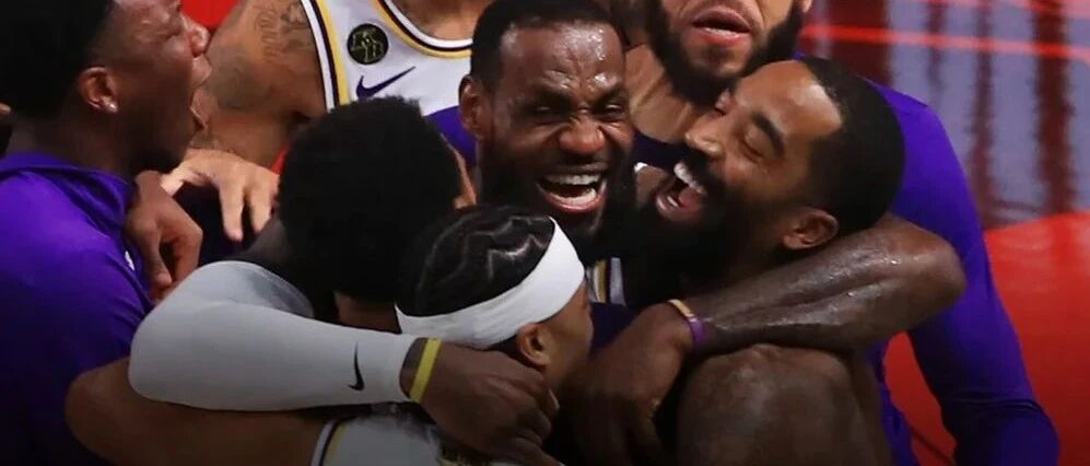 刚刚！全NBA都沸腾了！詹姆斯疯狂庆祝！比湖人夺冠还兴奋啊