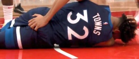 榜眼彻底迷失！三分12中1！难怪湖人放弃他！唐斯这一摔真狠啊……