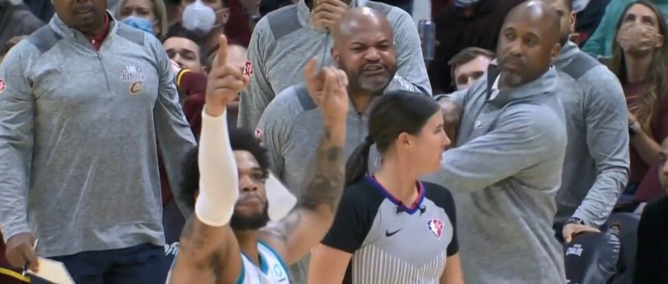 驱逐！对着女裁判疯狂输出！小托马斯首秀！14分钟10+5+3+2