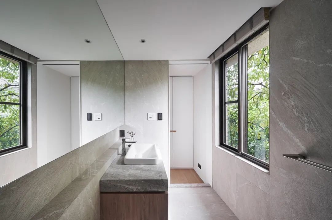 装修效果图丨90㎡现代简约风格新房装修，开放式餐厨区太舒服了！